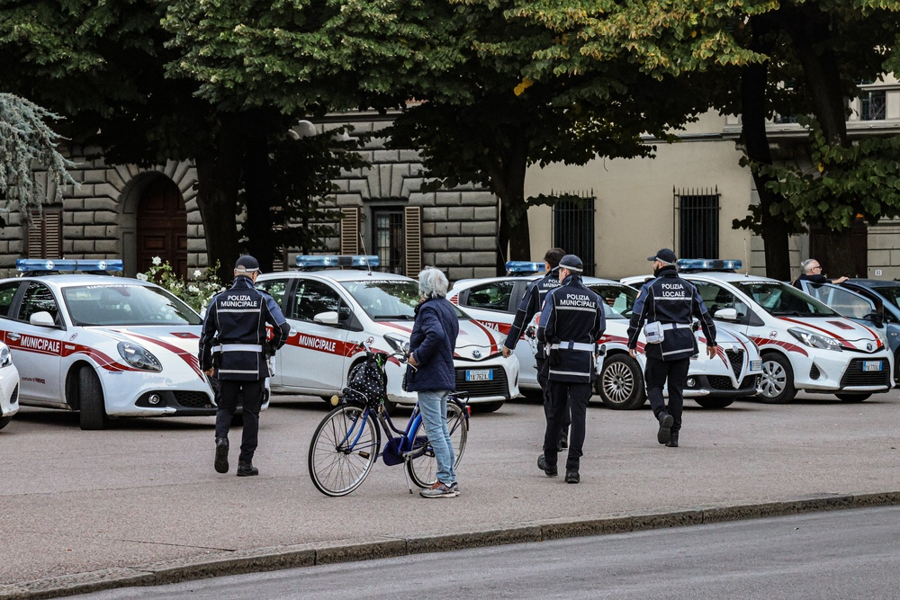 Viaggiare più sicuri, il bilancio della prima settimana del servizio della Polizia Municipale: 113 le persone controllate, 5 quelle denunciate e un arresto