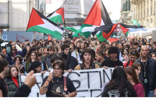 Checkpoint simbolico degli attivisti pro Palestina davanti al consolato israeliano