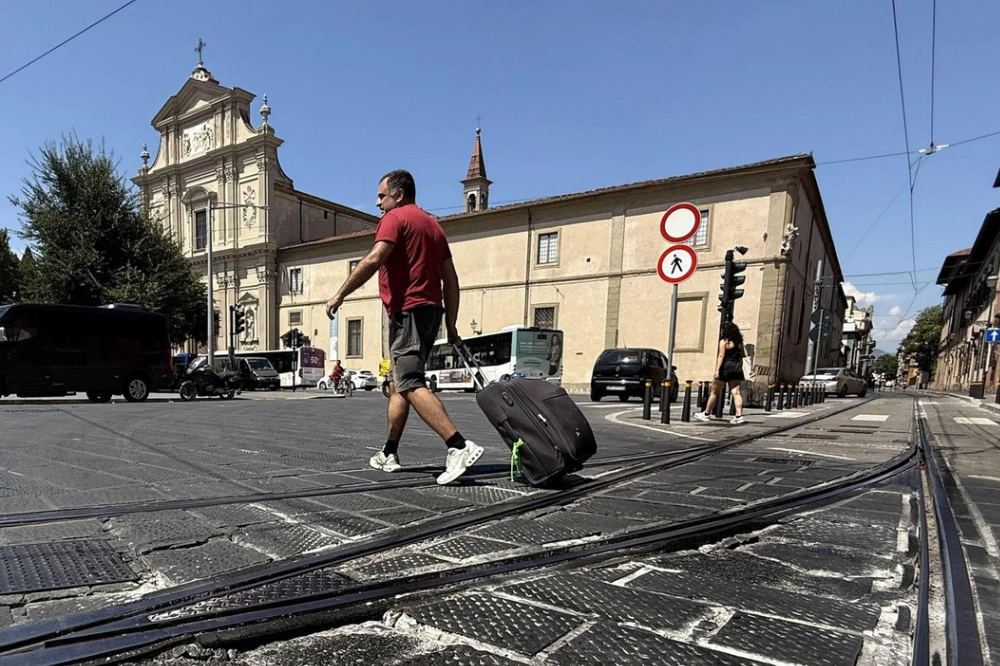 In piazza San Marco la pavimentazione è già rovinata