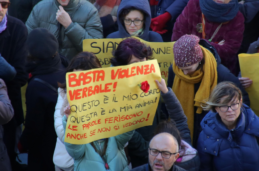 “Un minuto di rumore”: Firenze si mobilita contro la violenza sulle donne