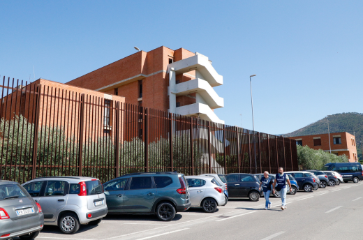 Scontri tra detenuti nel carcere di Prato: distrutti arredi e materiali