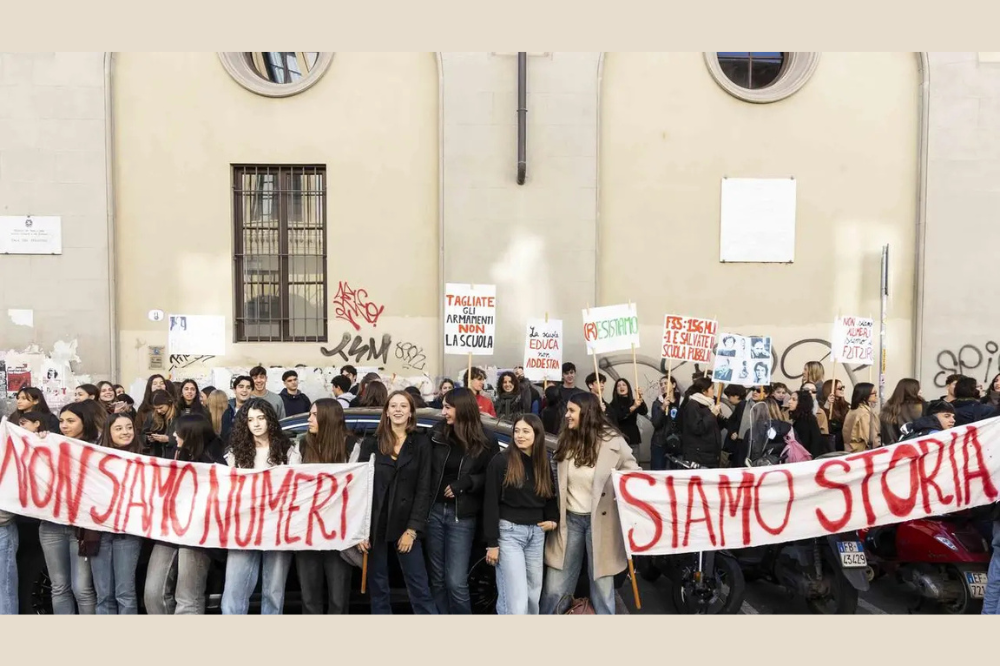 Scuola, doppia protesta degli studenti a Firenze