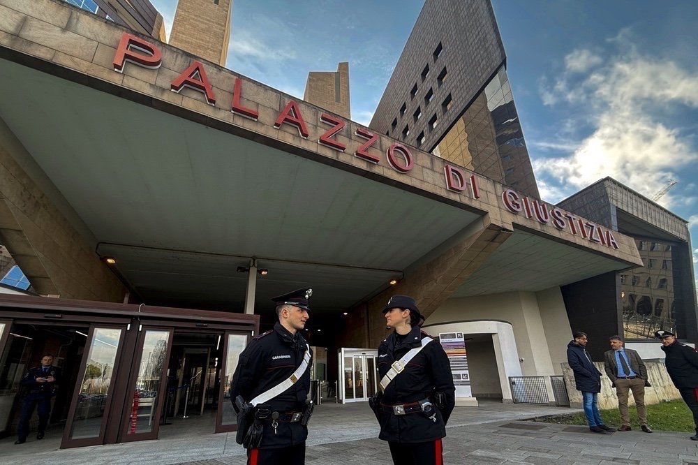 Trovato in possesso di centinaia di foto e video pedopornografici, 25enne arrestato