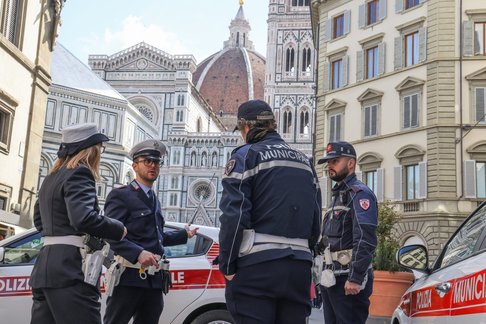 Chiuse e multate due finte librerie nel centro storico