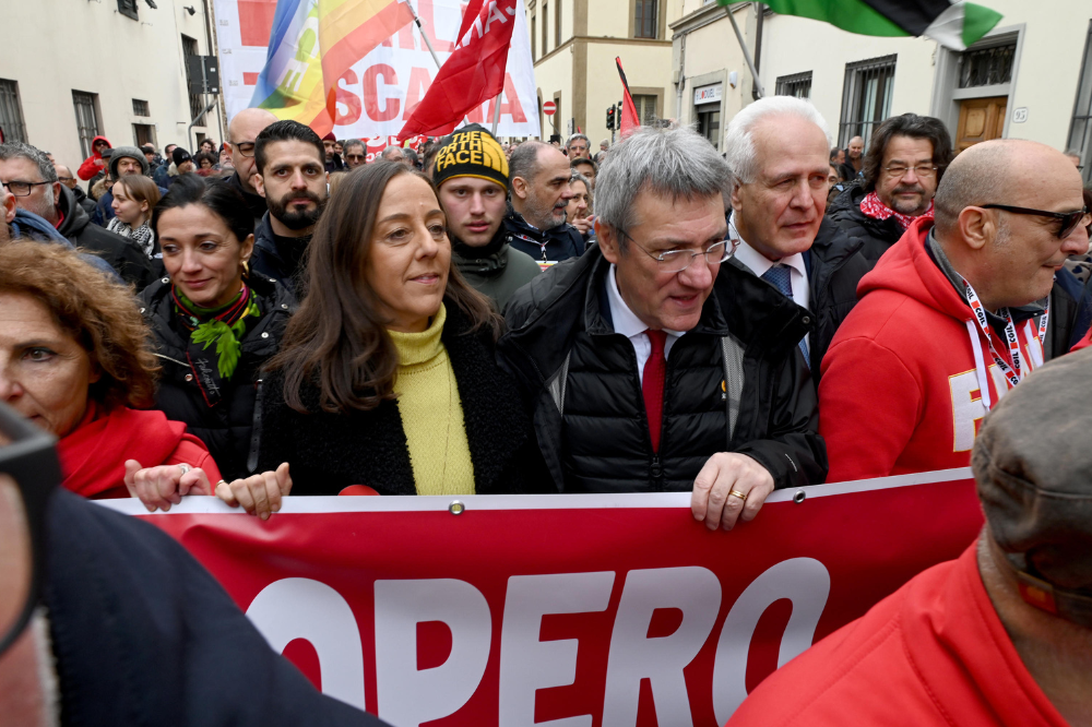 Sciopero Cgil, corteo a Firenze con migliaia di persone e Landini