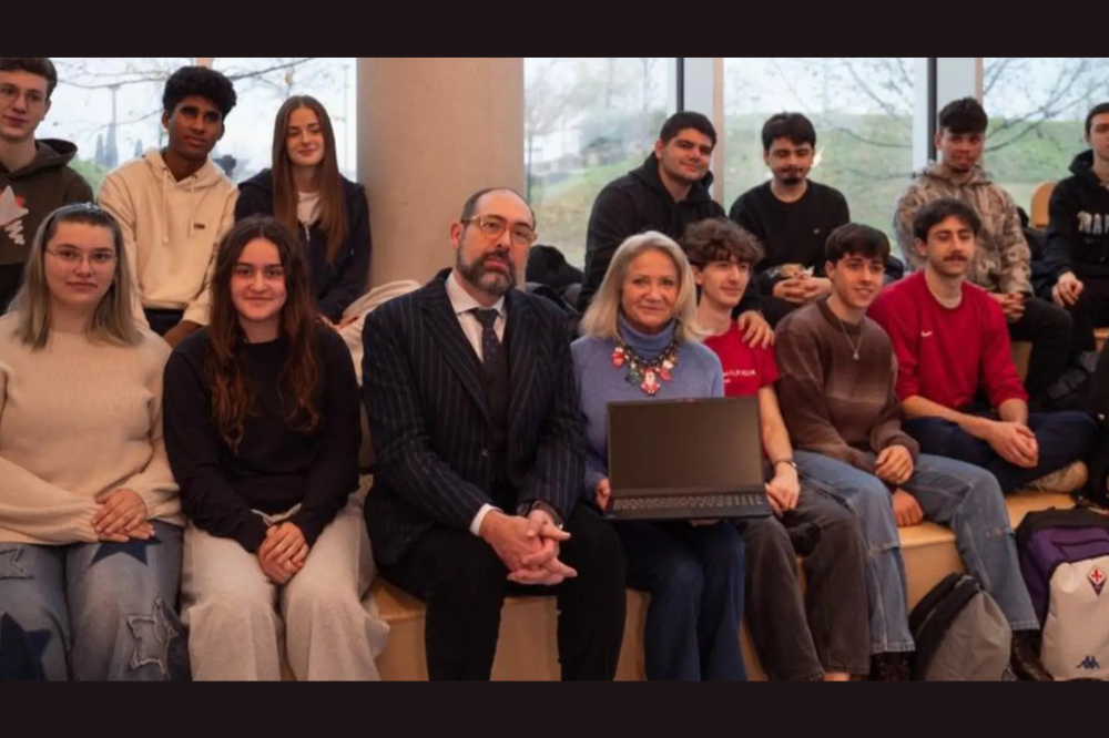 Furti a liceo, Fondazione Cr Firenze dona i computer agli studenti