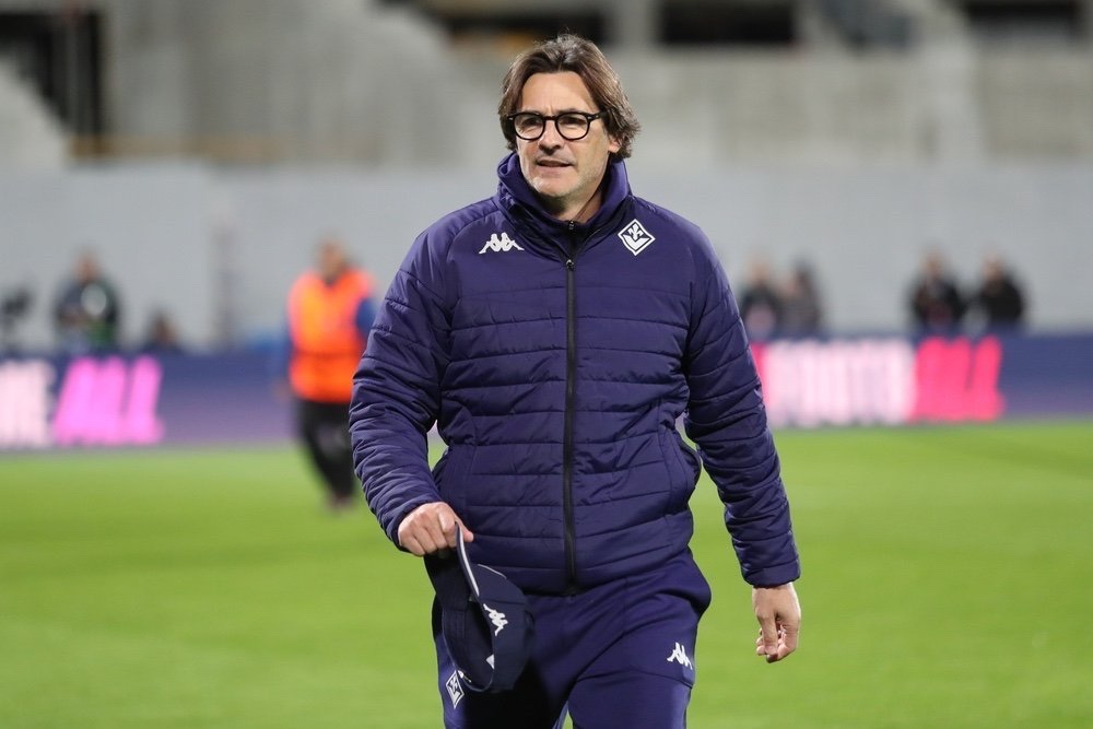Fiorentina in crisi: Vanoli valuta il passaggio alla difesa a quattro