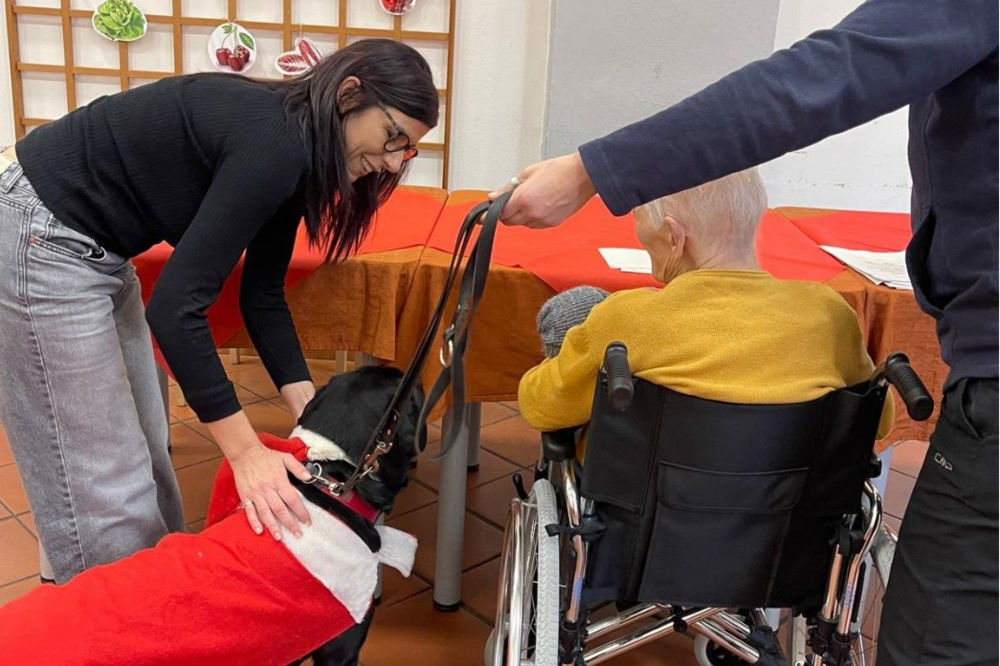 AGGIORNATA - Natale a Montedomini, Monni inaugura servizio di Pet therapy nella Rsa