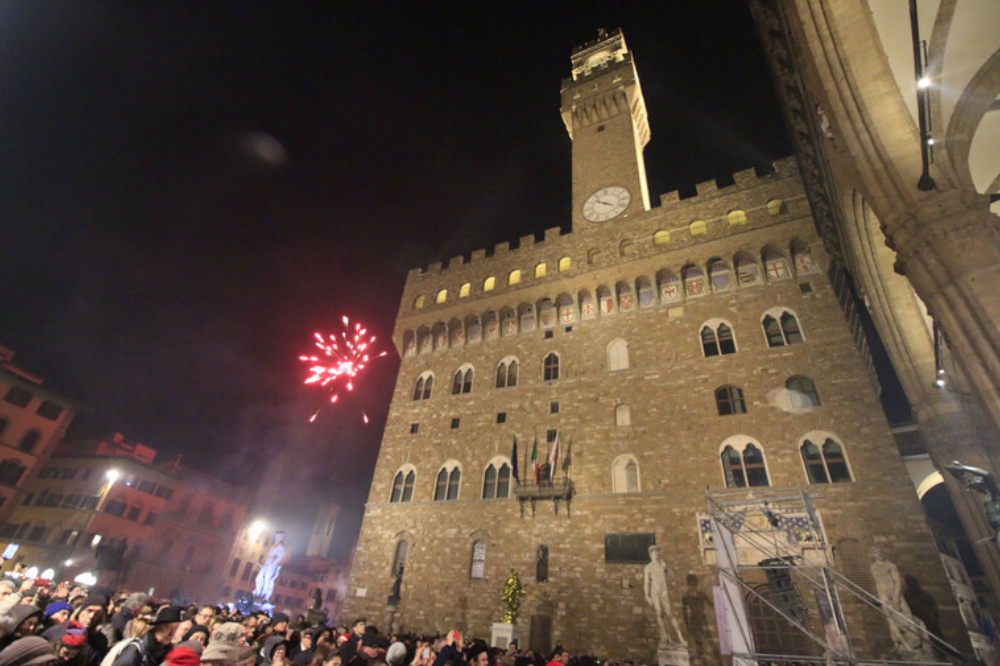 Capodanno, Firenze ordina lo stop ai botti in città e niente bottiglie in vetro