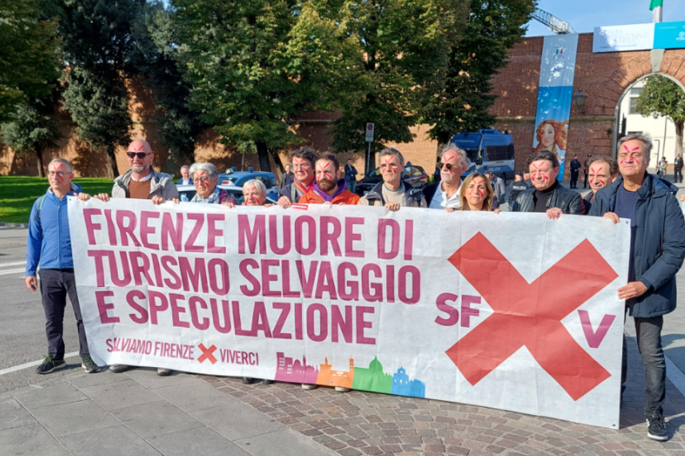Il Comitato Salviamo Firenze torna a protestare contro il cubo nero