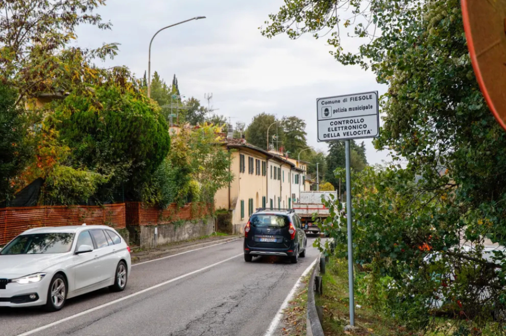 Faentina interrotta per frana, rischio nuovi distacchi