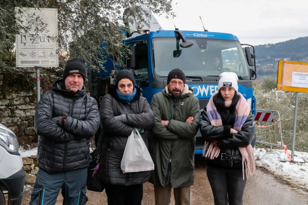 Alcune famiglie sono rimaste isolate a causa della rottura di un ramo