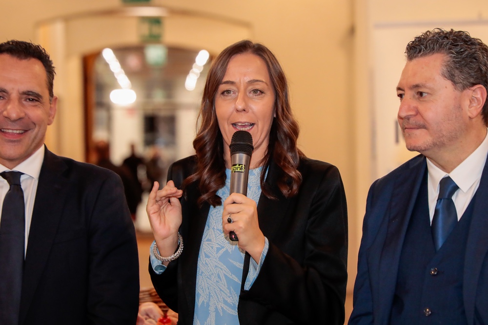 Nuove case per i dipendenti, Funaro apre