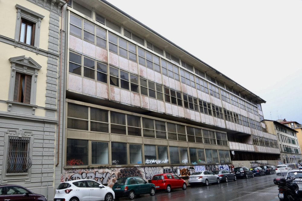 Tutto pronto per la ristrutturazione del palazzo ex Telecom di via Masaccio