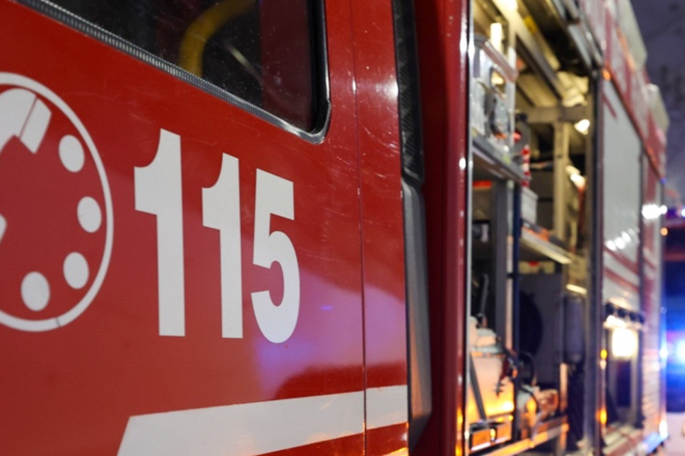 Cade nel fiume Arno a Firenze: soccorso