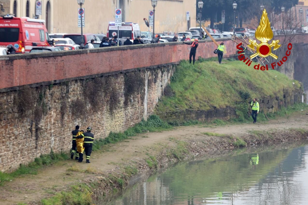 Soccorsa in Arno a Firenze, giovane in codice giallo in ospedale