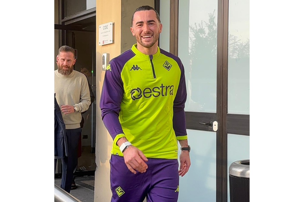 Jack Harrison è arrivato a Firenze: prime foto in maglia viola
