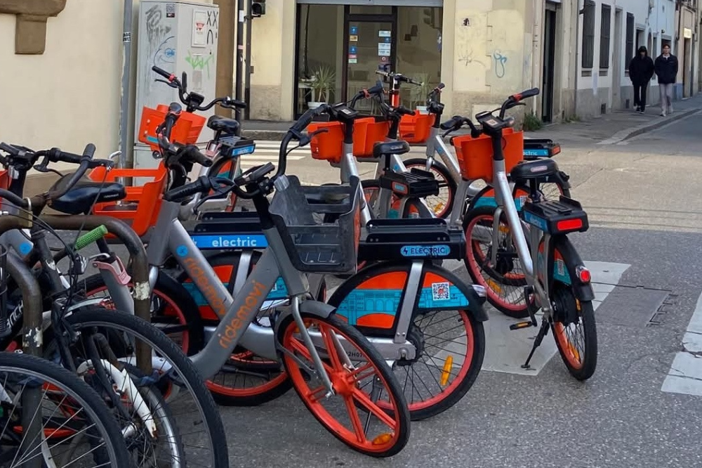 Bici in mezzo alle strisce, Firenze inciampa sulla micromobilità