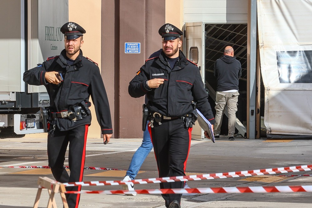Rapina in casa: una donna sequestrata e minacciata con spranga