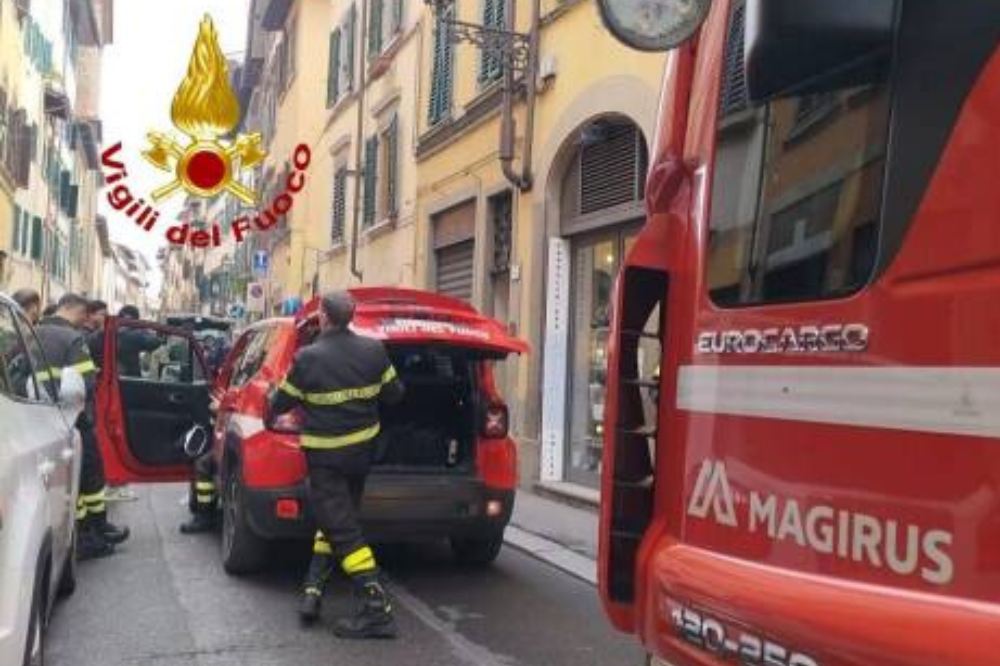 A Firenze in fiamme 2 motocicli e un cassonetto, indagini in corso