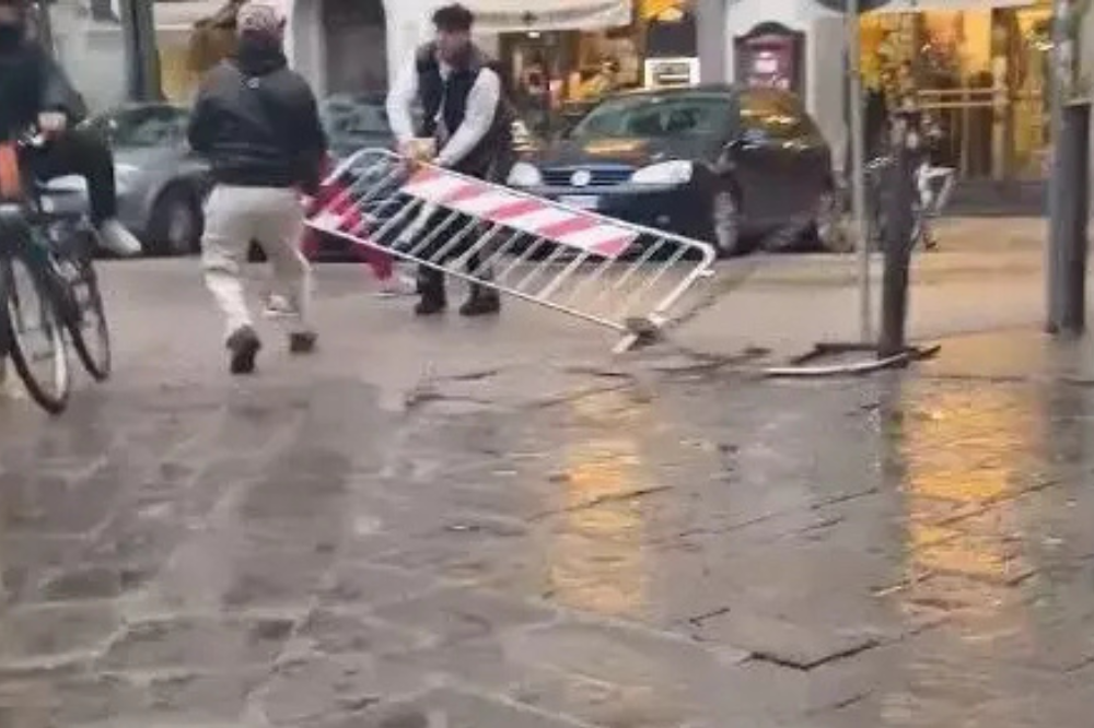 Violenta rissa in piazza del Mercato Centrale