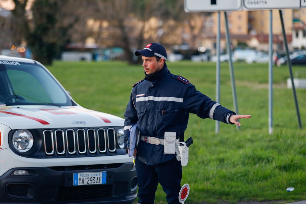 Controlli notturni a Prato, 400 veicoli fermati