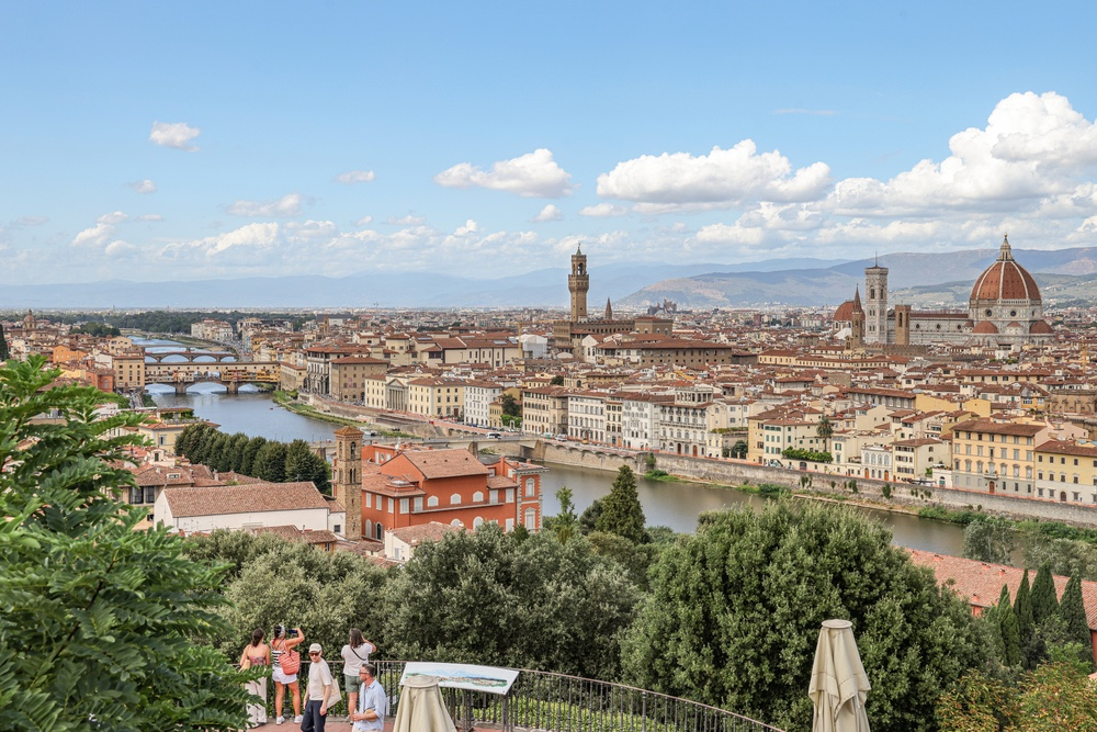 OLTRE LE PAROLE, IL NULLA. LA MODA DI DAR CONTRO FIRENZE SENZA OFFRIRE ALTERNATIVE CONCRETE
