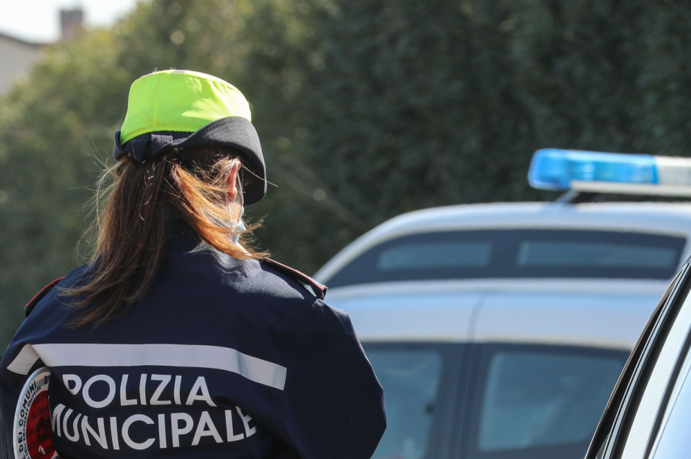 Firenze, controlli sul trasporto merci in centro: 5 sanzioni su 13 veicoli