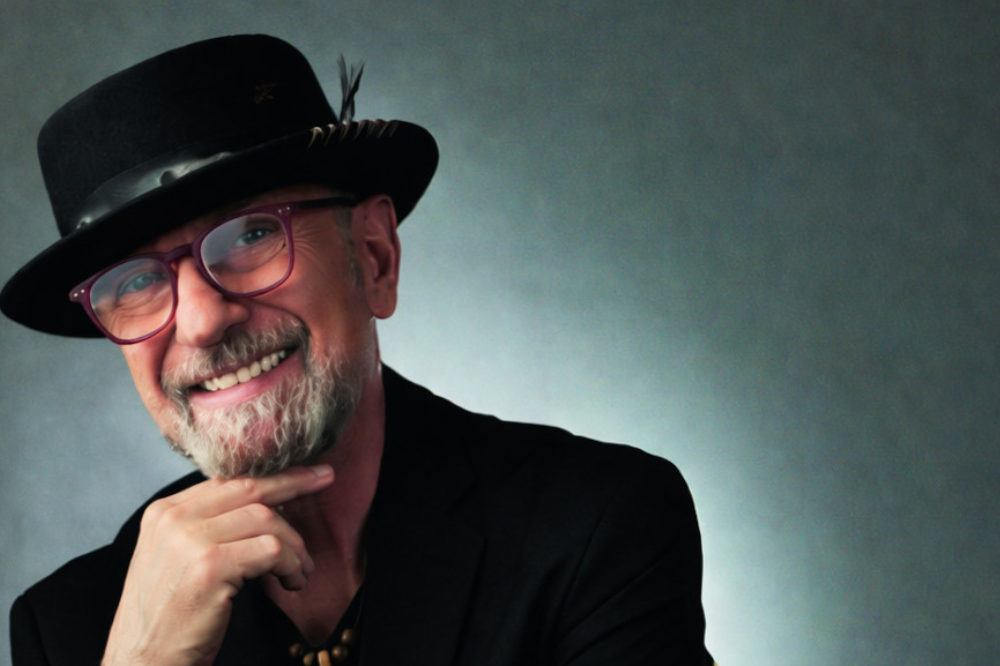 Sergio Caputo torna a Firenze con il nuovo show “Ne approfitto per fare un po' di musica”