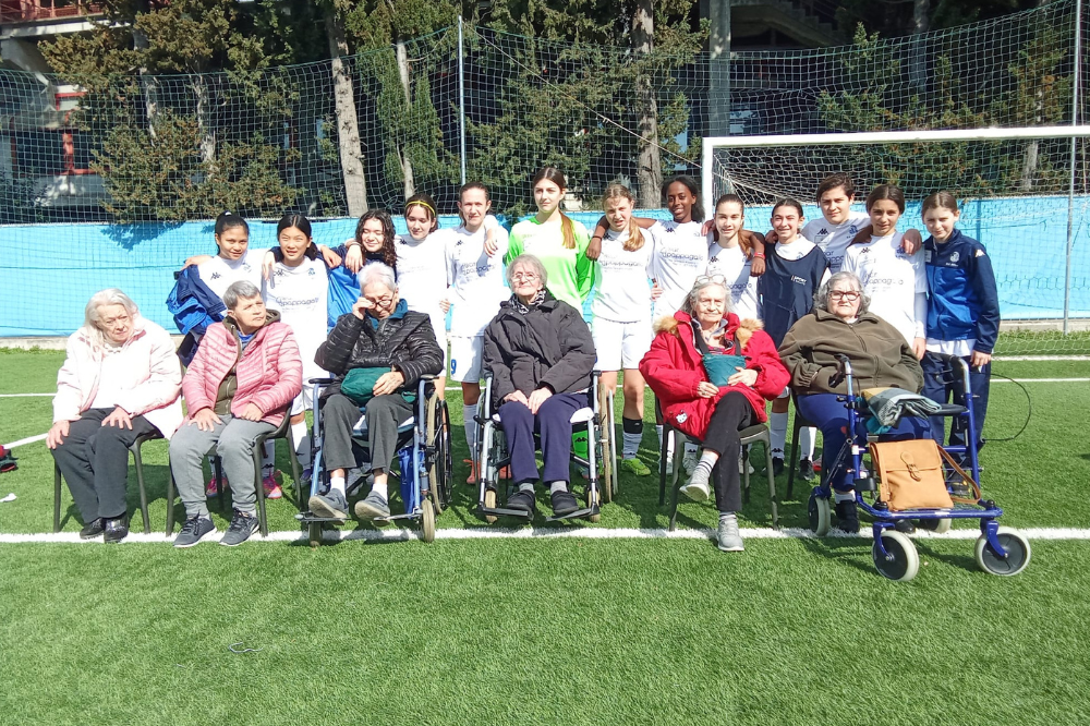 Calcio femminile, sugli spalti dell’Affrico le tifose anziane dell’Rsa San Giuseppe