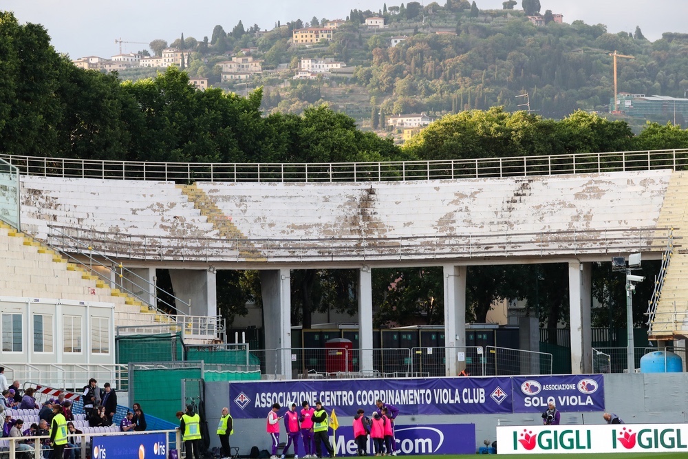 Stadio Firenze: “in montaggio di trave raker disallineati ancoraggi a cemento”