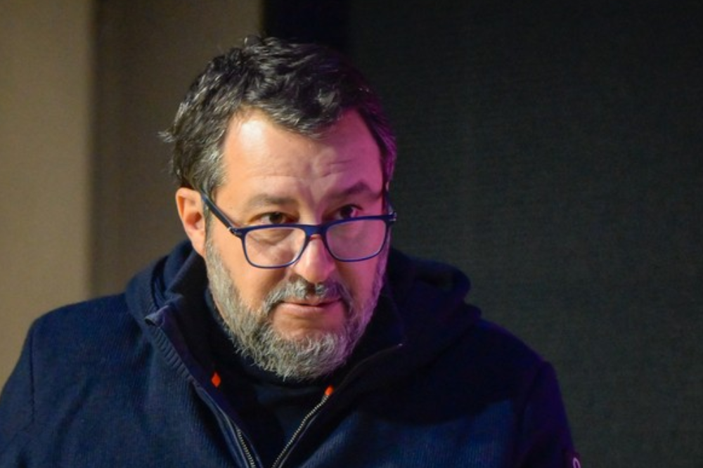 Salvini a Firenze: 'Non mettere i crocifissi nelle scuole significa negare la nostra cultura'