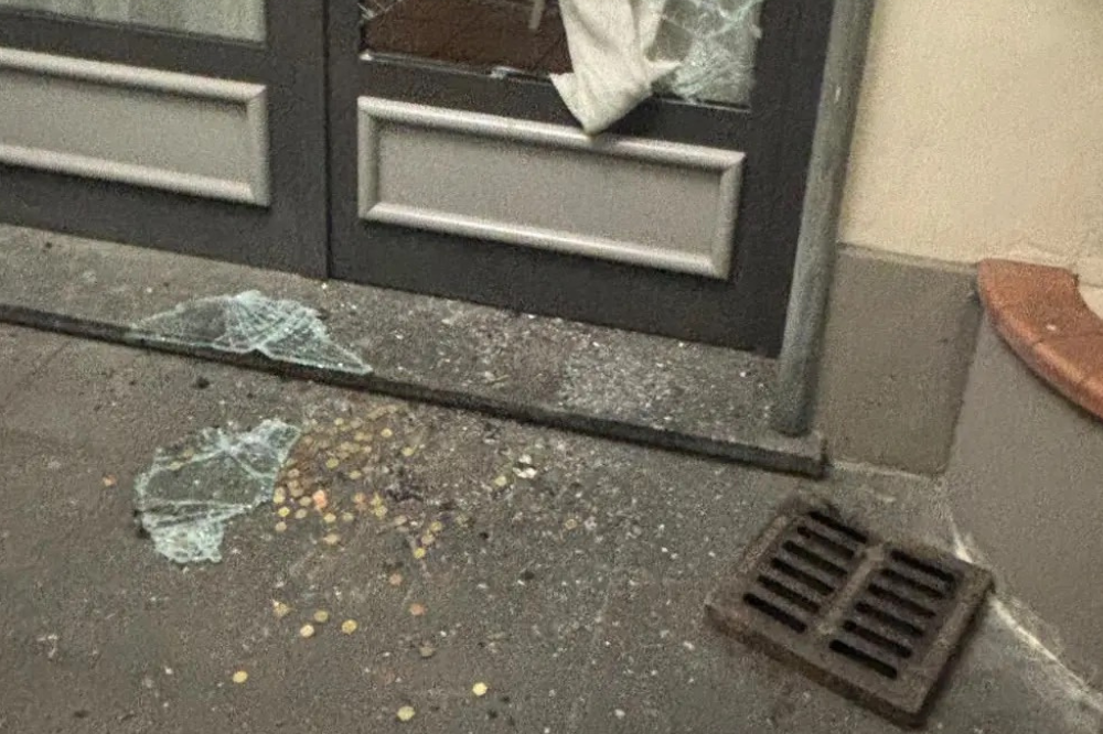 Furto con spaccata ad una pasticceria a Prato