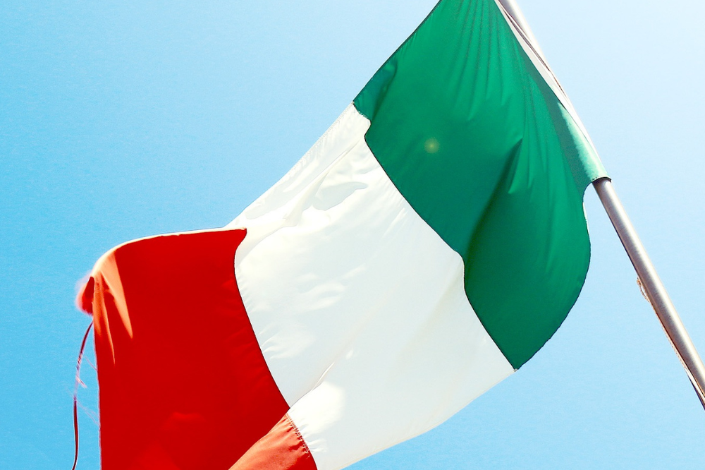 [AGGIORNATA] Prato, corteo per la remigrazione tra cori e tricolori: manifestazione spostata da piazza Europa a piazza Ciardi