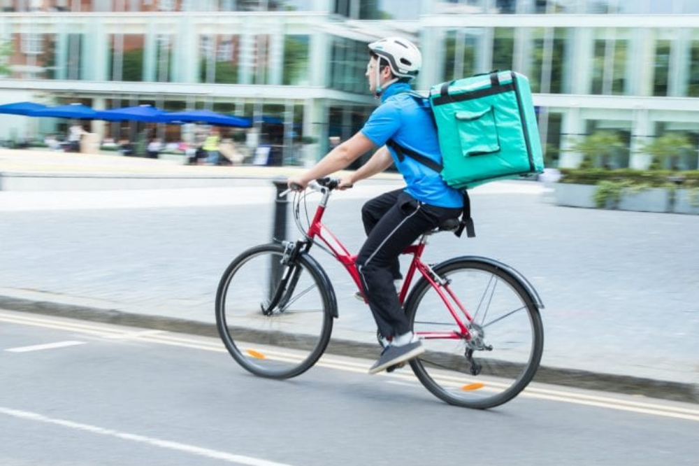 Chef Guido Gori: «Rider sfruttati dal sistema del delivery»