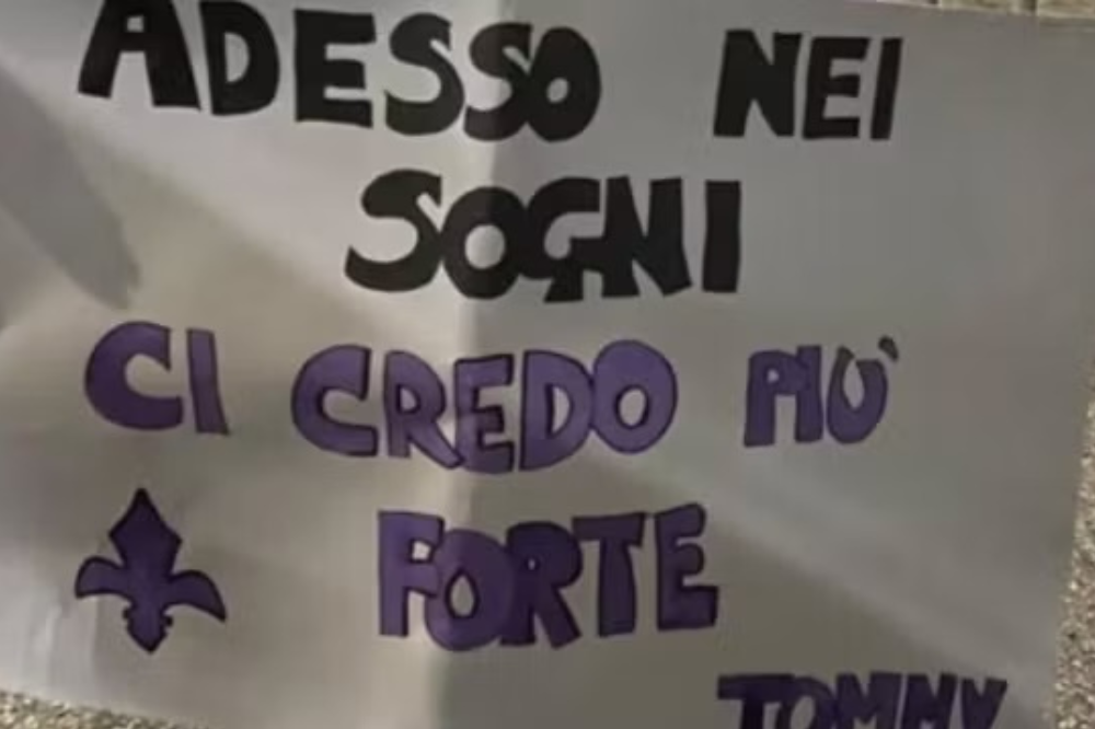 Cartellone bloccato al piccolo tifoso viola, la Cremonese si scusa
