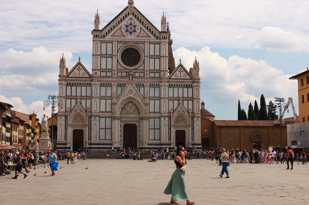 A Firenze “Il Grande Pinocchio” trasforma Piazza Santa Croce in una tela a cielo aperto