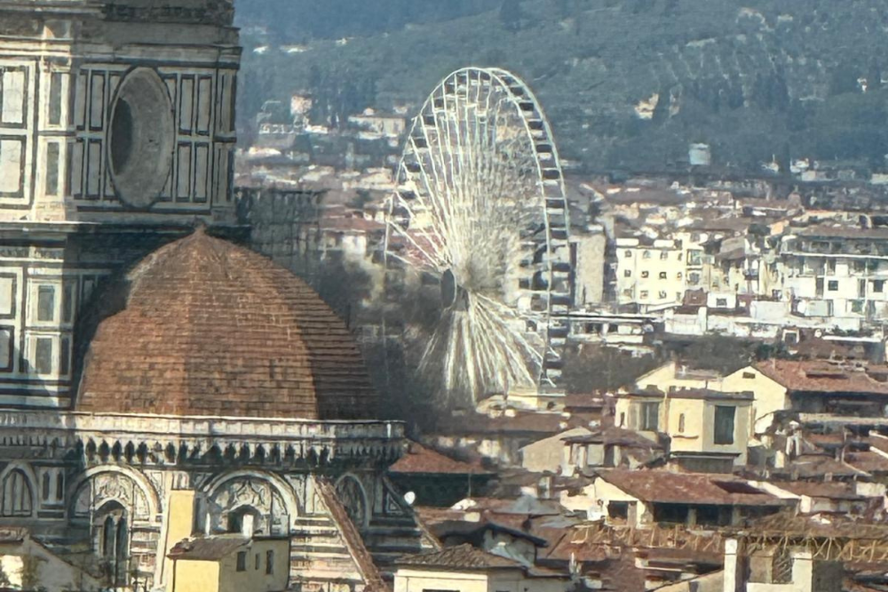 [AGGIORNATA] Ciclomotori in fiamme in centro a Firenze, evacuato Palazzo Medici Riccardi