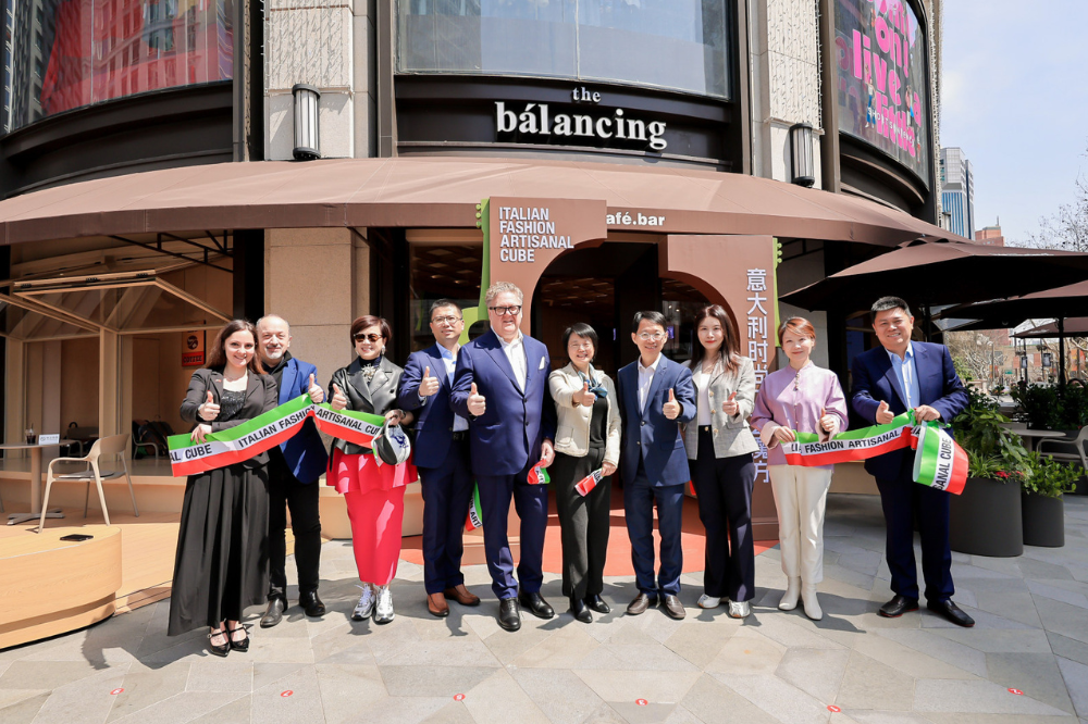 Firenze sbarca a Shanghai: l’artigianato conquista la Cina con il “cubo” del Made in Italy