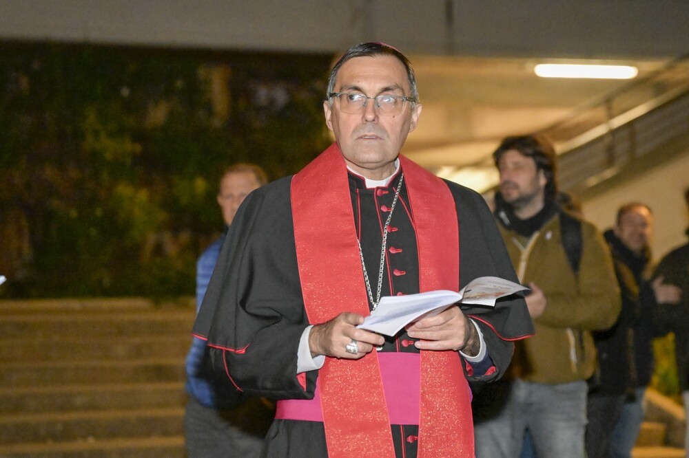 Il Questore di Firenze consegna l'olio di Capaci a Monsignor Gherardo Gambelli