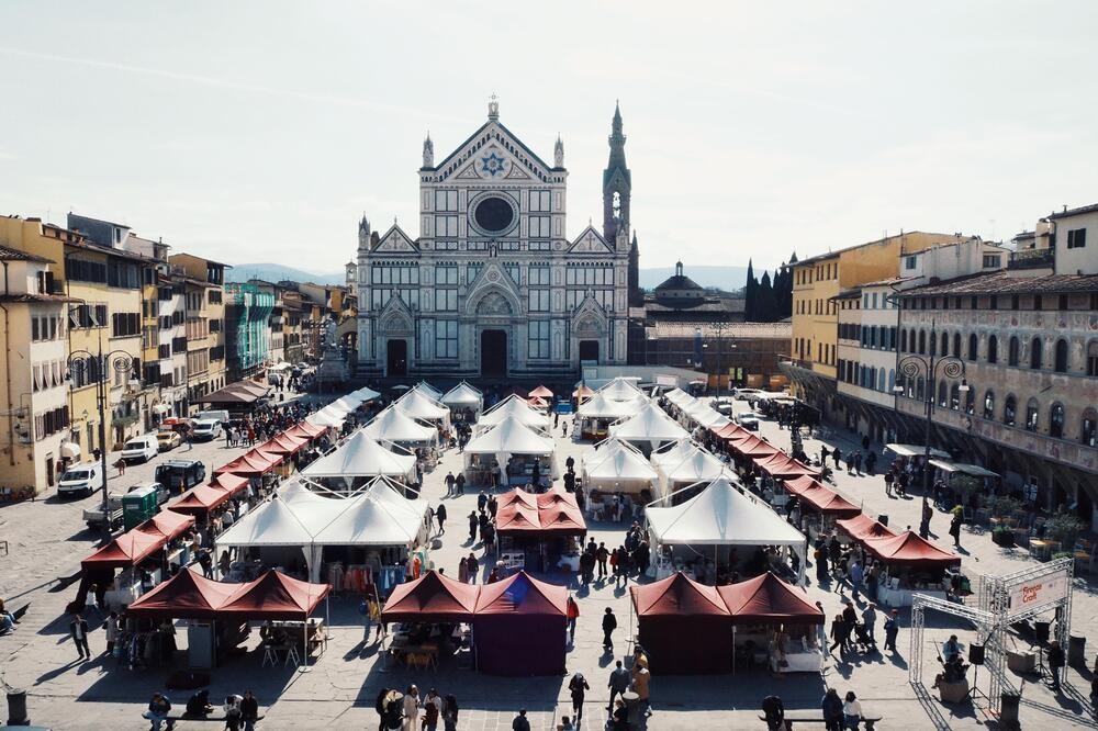 Inaugurata la Firenze Craft: 105 artigiani dell'artistico e dell'alimentare in piazza Santa Croce a Pasqua e Pasquetta