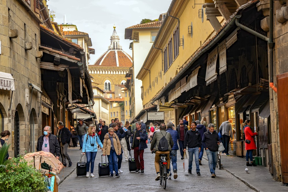 L’Insolita Trattoria rinasce nel cuore di Firenze: l’arte del 