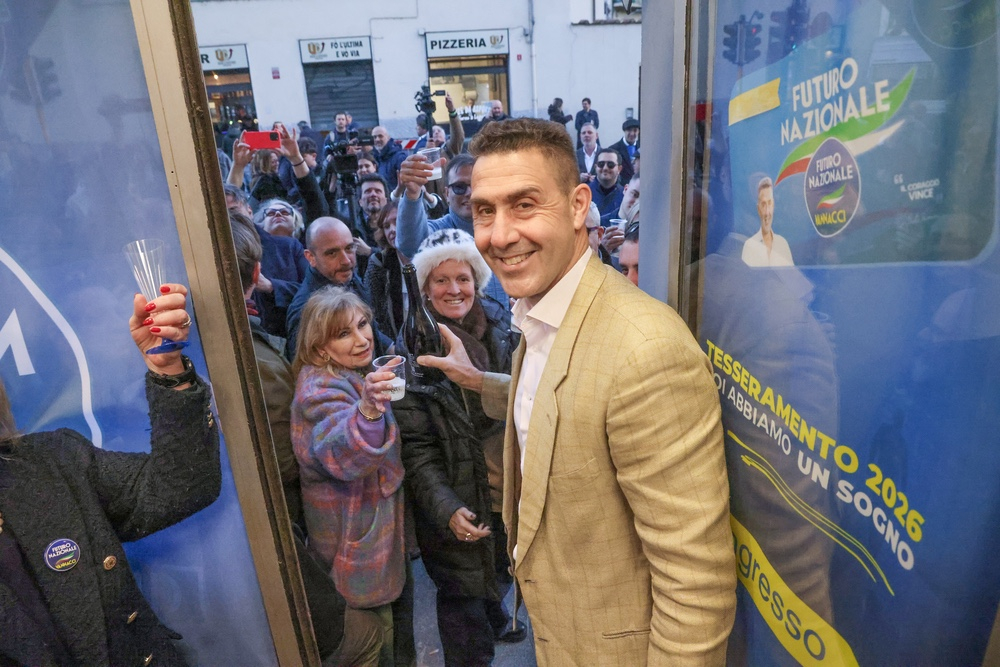 Nuovamente imbrattata con una scritta la sede di Futuro nazionale a Firenze