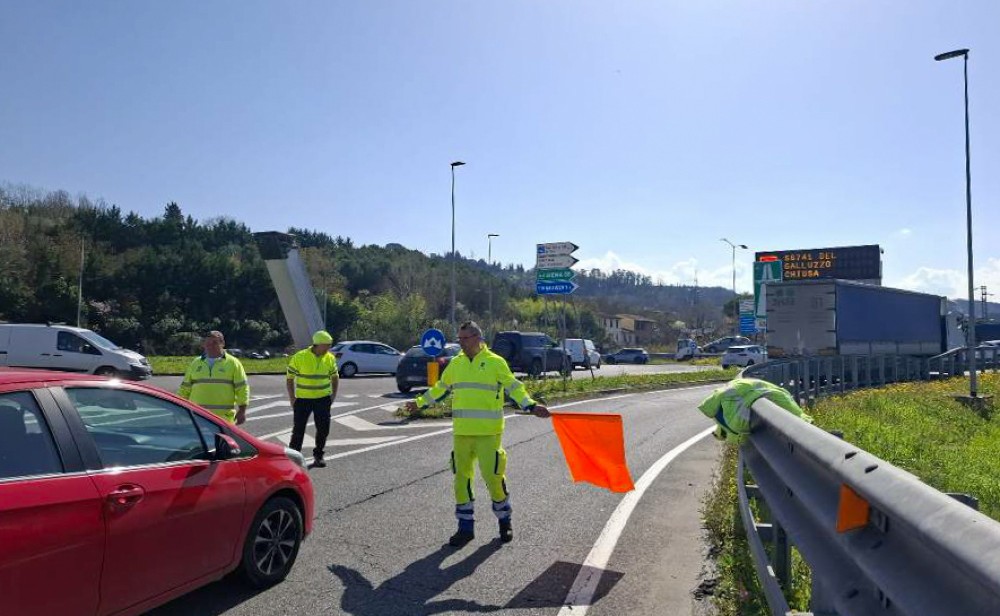 Perde il controllo del motorino, 16enne in gravi condizioni