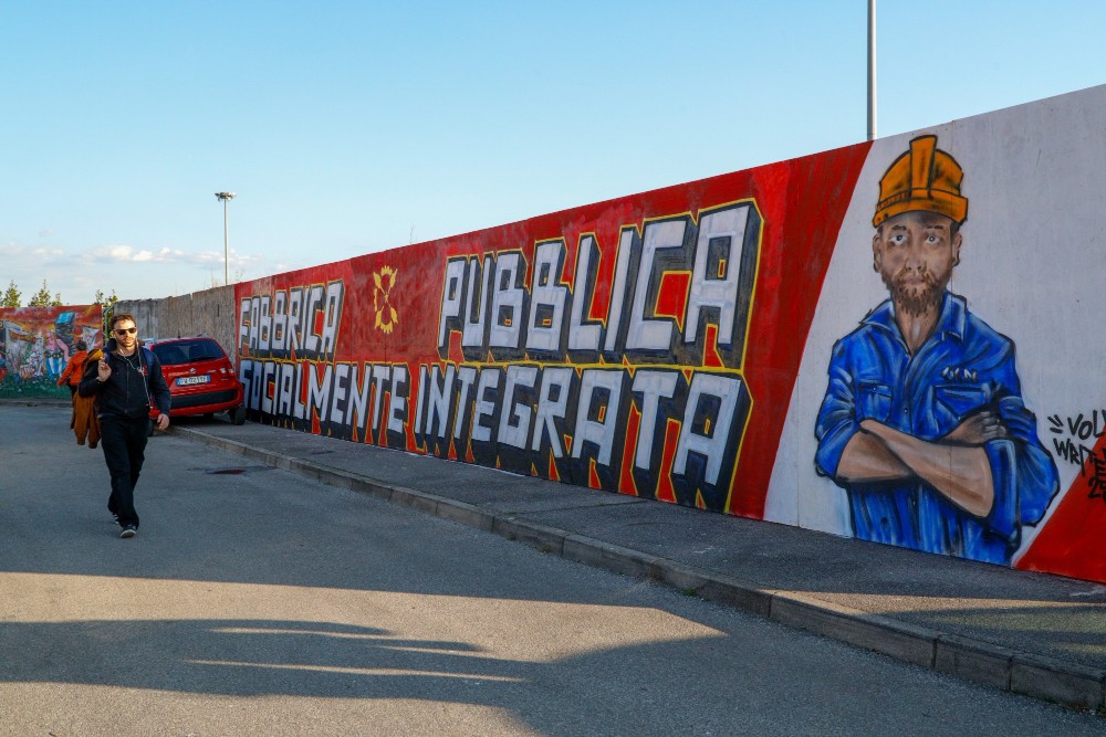 Corteo Gkn, migliaia in strada tra lavoro e protesta contro la guerra