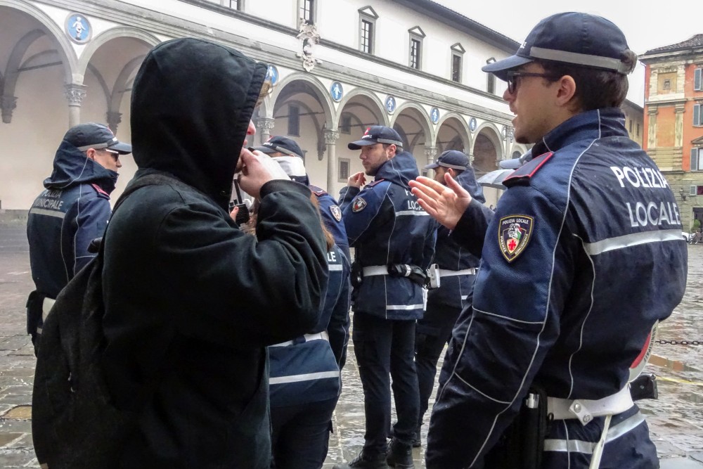 Ambulanza bloccata nel traffico in via Nazionale: 20 minuti per pochi metri