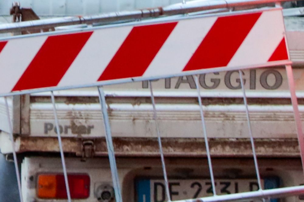 Ponte a Ema, marciapiede chiuso da quattro anni: cresce la protesta dei residenti