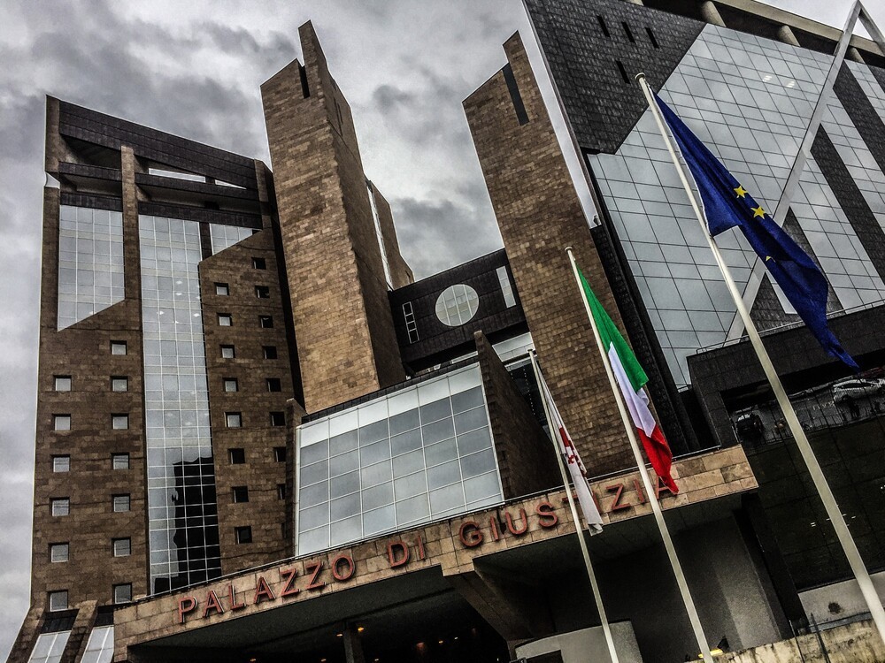 Firenze, violenza su un 17enne in tramvia: imputato a processo