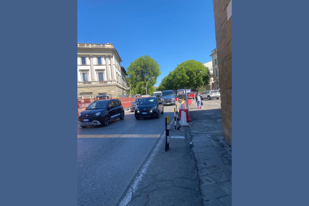 Firenze, ore 12, viale Gramsci