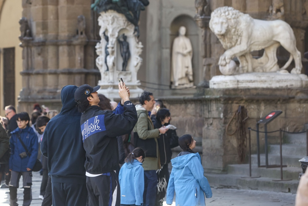Firenze, aggredito Mister K della pagina “Firenze Pickpocket”: “Mi ha colpito davanti ai turisti”